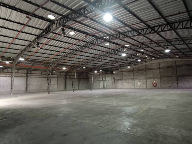 ALQUILER BODEGA EN COMPLEJO 576M2 Y OFICINAS, VIA A DAULE- G