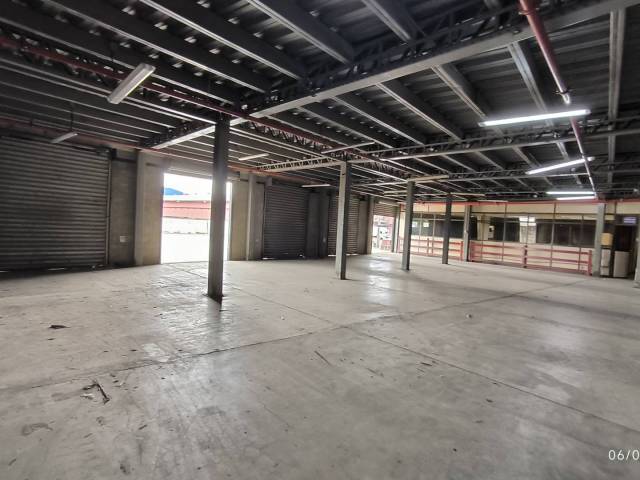 ALQUILER BODEGA EN COMPLEJO 2380M2 Y OFICINAS, VIA A DAULE- 