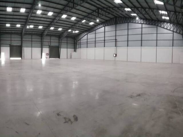 BODEGA EN ALQUILER 1265M2- EN COMPLEJO INDUSTRIAL- PIFO-QUIT