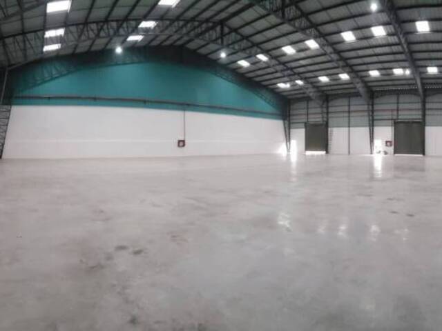 BODEGA EN ALQUILER 1265M2- EN COMPLEJO INDUSTRIAL- PIFO-QUIT