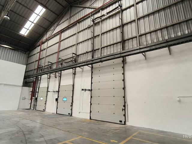 Bodega en alquiler 6000m² con andenes- En complejo -Vía a Da