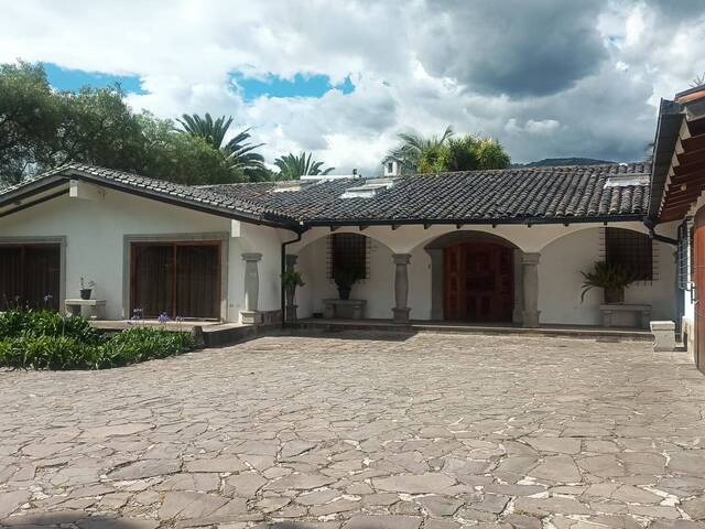 #1585 - Quinta para Venta en Quito - P