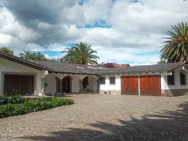 #1585 - Quinta para Venta en Quito - P