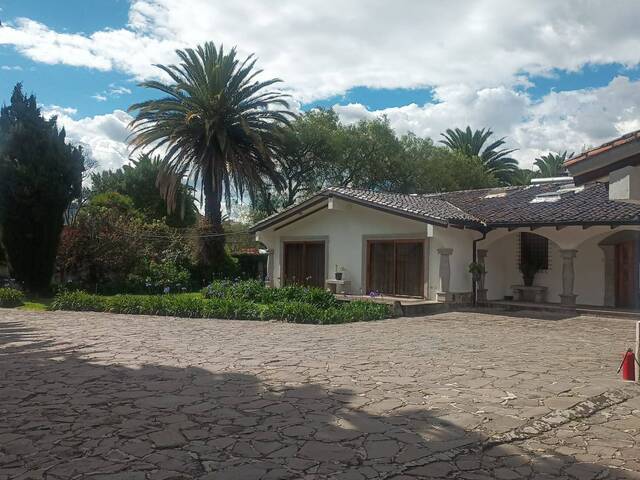 #1585 - Quinta para Venta en Quito - P