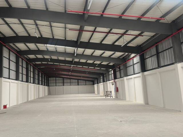 Bodega en Alquiler – 1017 m², Vía a Daule, Guayaquil, Ecuado