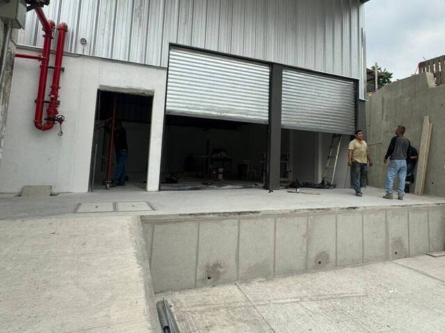 Bodega en Alquiler – 1017 m², Vía a Daule, Guayaquil, Ecuado