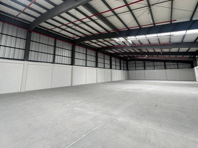 Bodega en Alquiler – 1017 m², Vía a Daule, Guayaquil, Ecuado