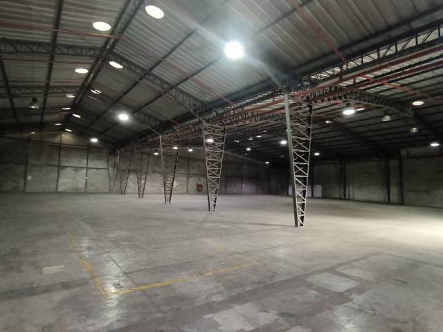 ALQUILER BODEGA EN COMPLEJO 576M2 Y OFICINAS, VIA A DAULE- G