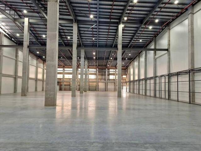 bodega 1000m2 e35