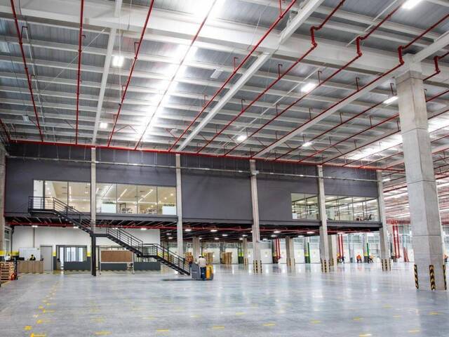 bodega 1000m2 E35