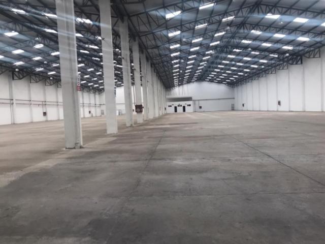 Alquiler de bodega en complejo 3000m2 - Norte de Quito - Pi
