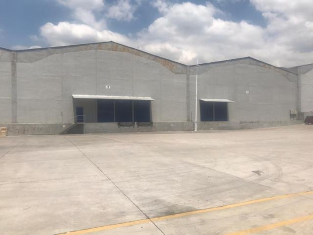 Alquiler de bodega en complejo 3000m2 - Norte de Quito - Pi