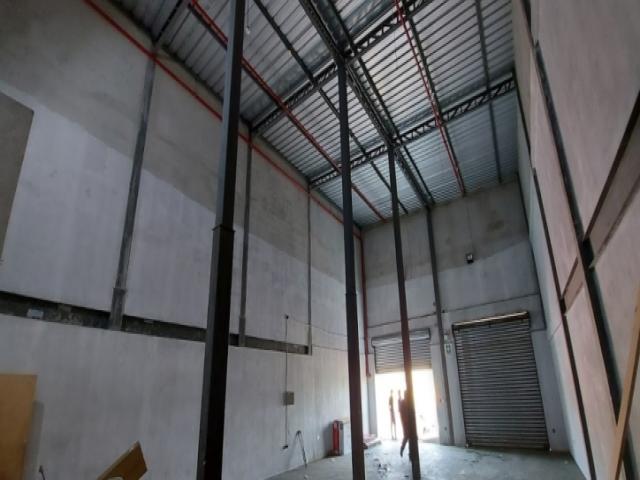 Se alquila amplio local comercial 156m2 - Via a Daule.