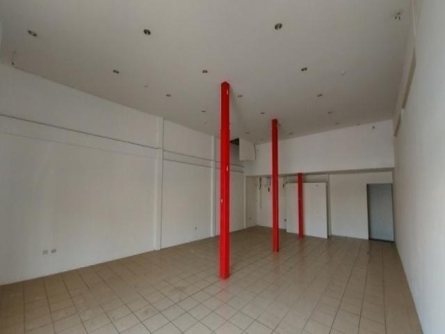 Se alquila amplio local comercial 156m2 - Via a Daule.
