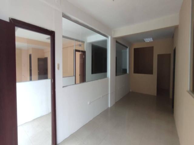 EN ALQUILER OFICINA 22595M2- AV CARLOS JULIO AROSEMENA GU