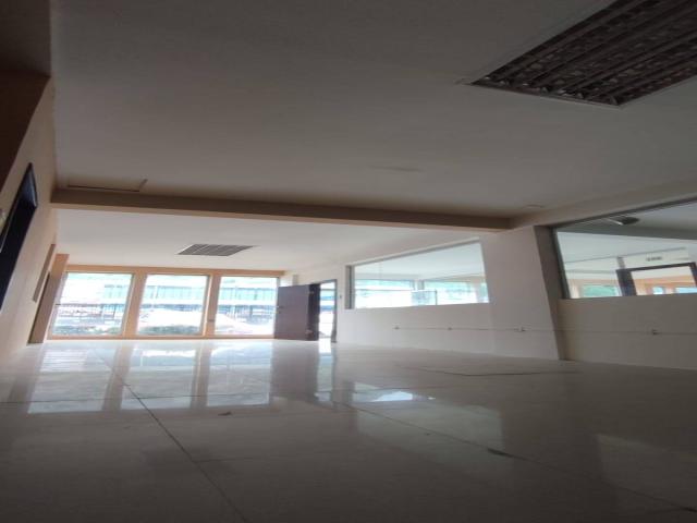 EN ALQUILER OFICINA 8191M2- AV CARLOS JULIO AROSEMENA GUA