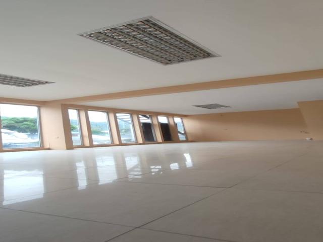 EN ALQUILER OFICINA 6630M2- AV CARLOS JULIO AROSEMENA GUA