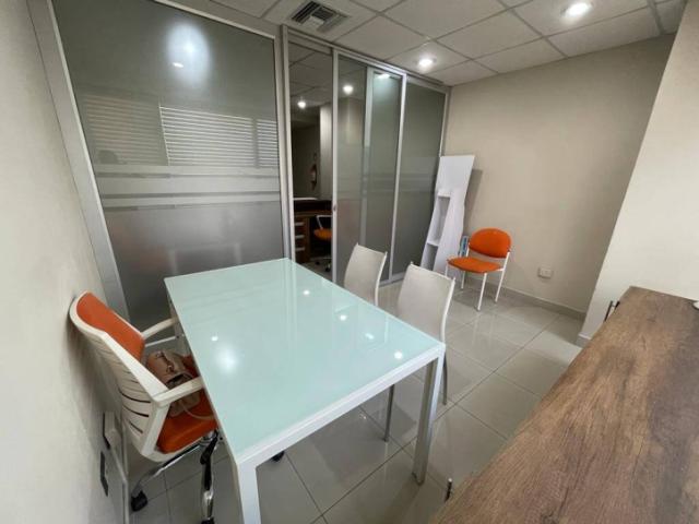En Venta Oficina ejecutiva amoblada 33m2 - Edificio City Off