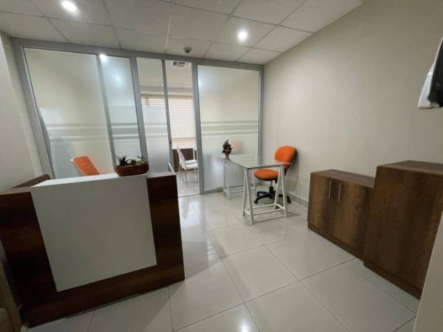 En Venta Oficina ejecutiva amoblada 33m2 - Edificio City Off