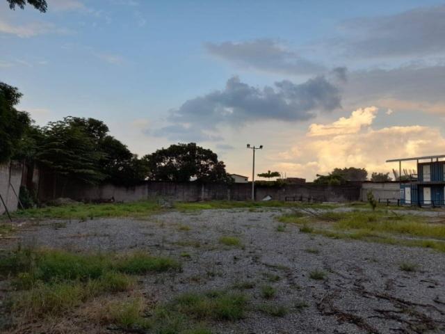 EN ALQUILER TERRENO 3000M2 - CEMENTADO- SUR DE GUAYAQUIL