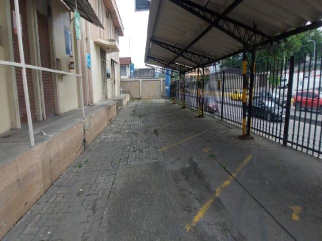 En alquiler Edificio 18 oficinas 460m2, Vía a Daule- al pie 