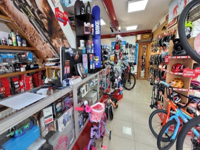 Alquiler LOCAL COMERCIAL ESQUINERO 2 plantas - 45670M2- UR