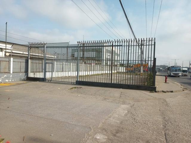 En alquiler Terreno cementado 613m2 - Vía Daule, Al pie de l