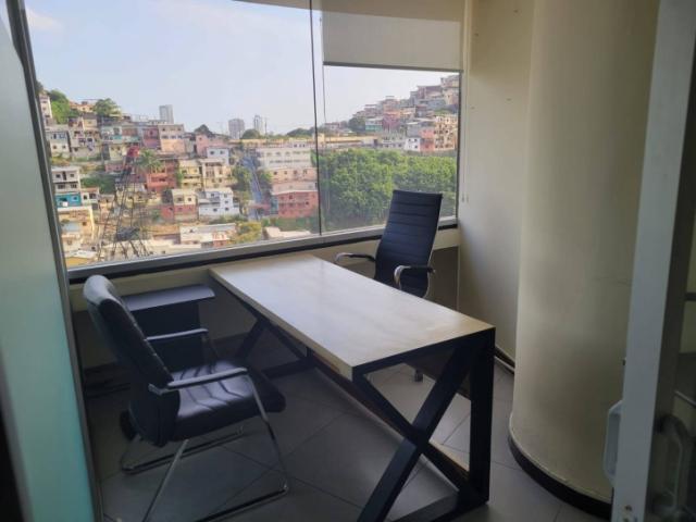 Oficina en alquiler 80m2, Con divisiones- Edif. The Point- P