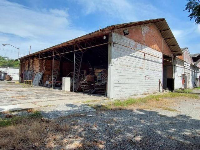 Terreno Industrial en venta 10,000m² con bodega 4800m²- Sur 