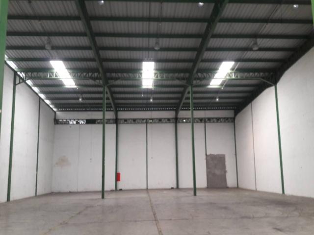 En alquiler Ofibodega 910m² -Dentro de Parque Industrial - V