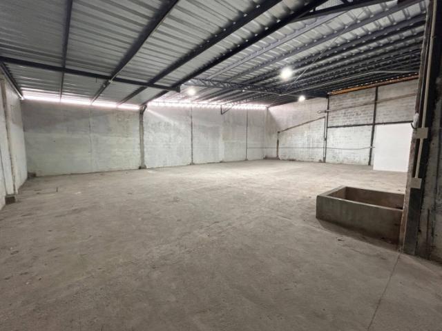 Ofibodega en alquiler 355m² -Vía a Daule KM 7.5, Guayaquil