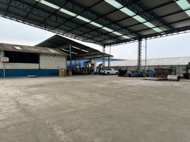 VentaAlquiler Terreno techado con oficinas 2000m²- Vía a Da